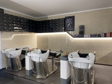 甘肃兰州市城关区附近的美容美发店有哪些？