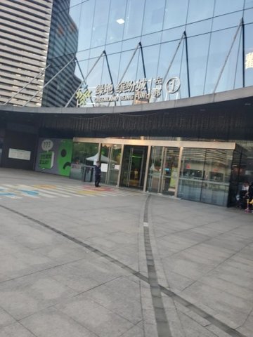 江西南昌市红谷滩区附近的商场超市有哪些？