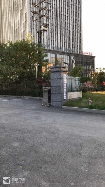 江苏镇江市润州区附近的商场超市有哪些？